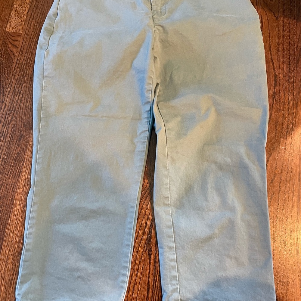 Eddie Bauer legend wash curvy crop pants. Size 6